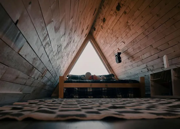 Grand Canyon A-frame Hot-tub & Sauna * Williams